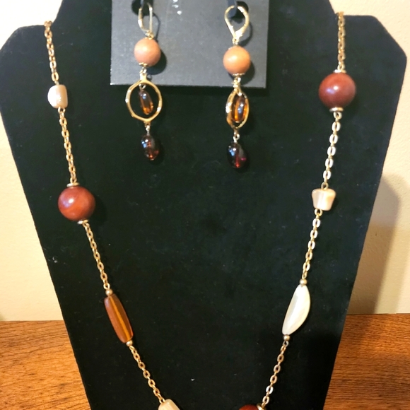 Cookie Lee Mother of Pearl Jewelry Set - Picture 4 of 8